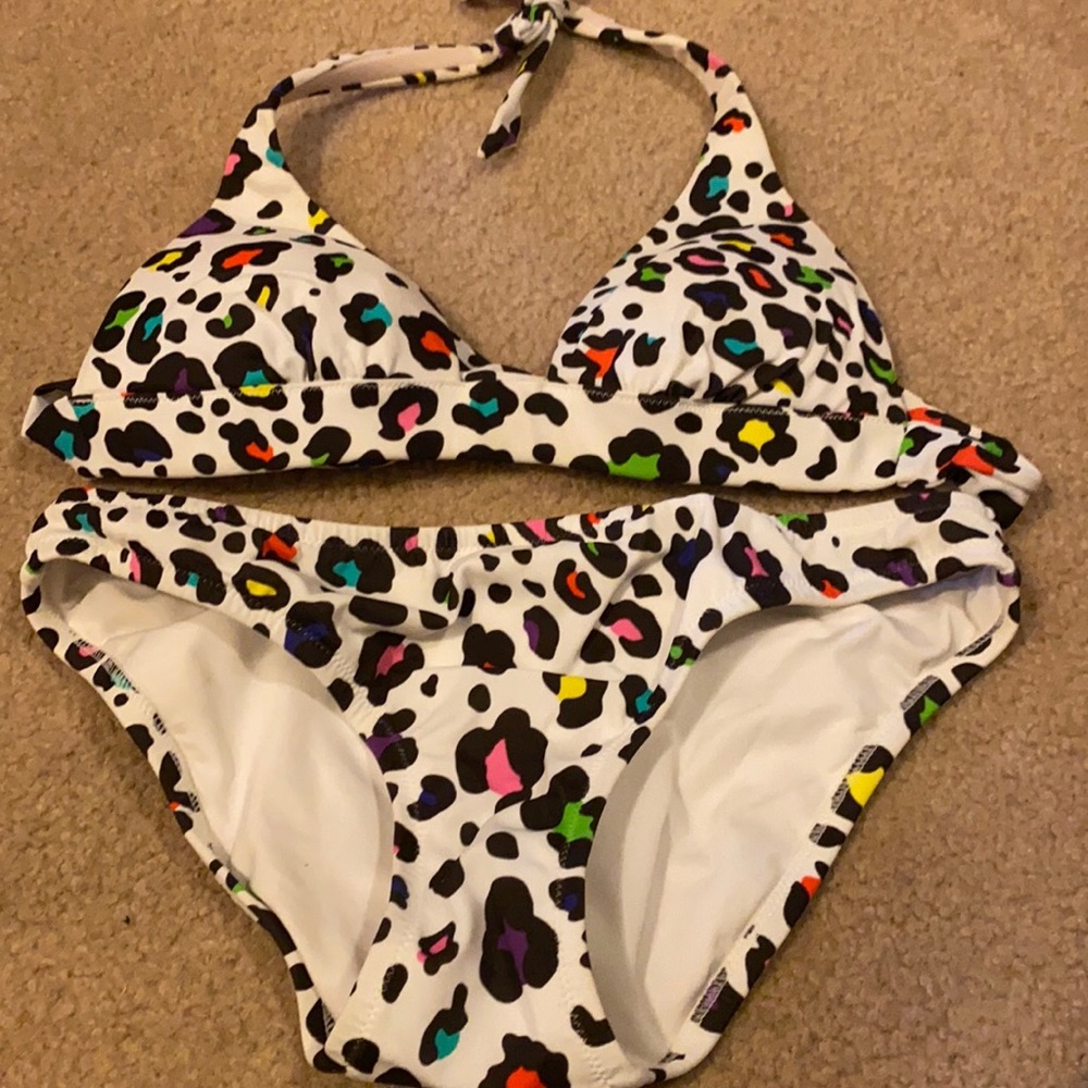 Victoria bikini size small
